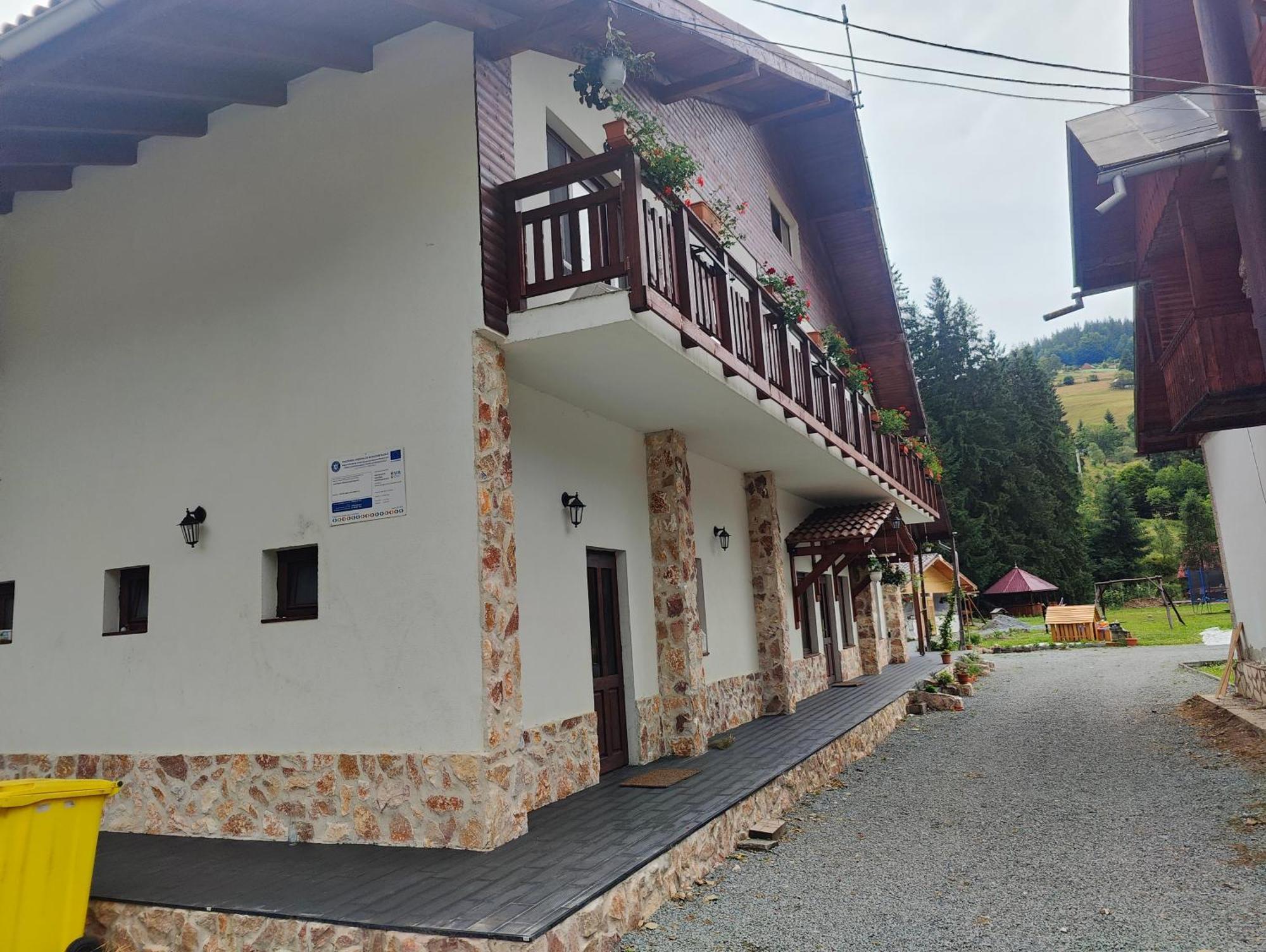 Pensiunea Trei Brazi Arieşeni Exterior foto